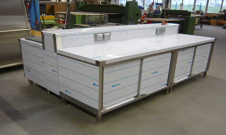 Mittelkochblock und Installationswand